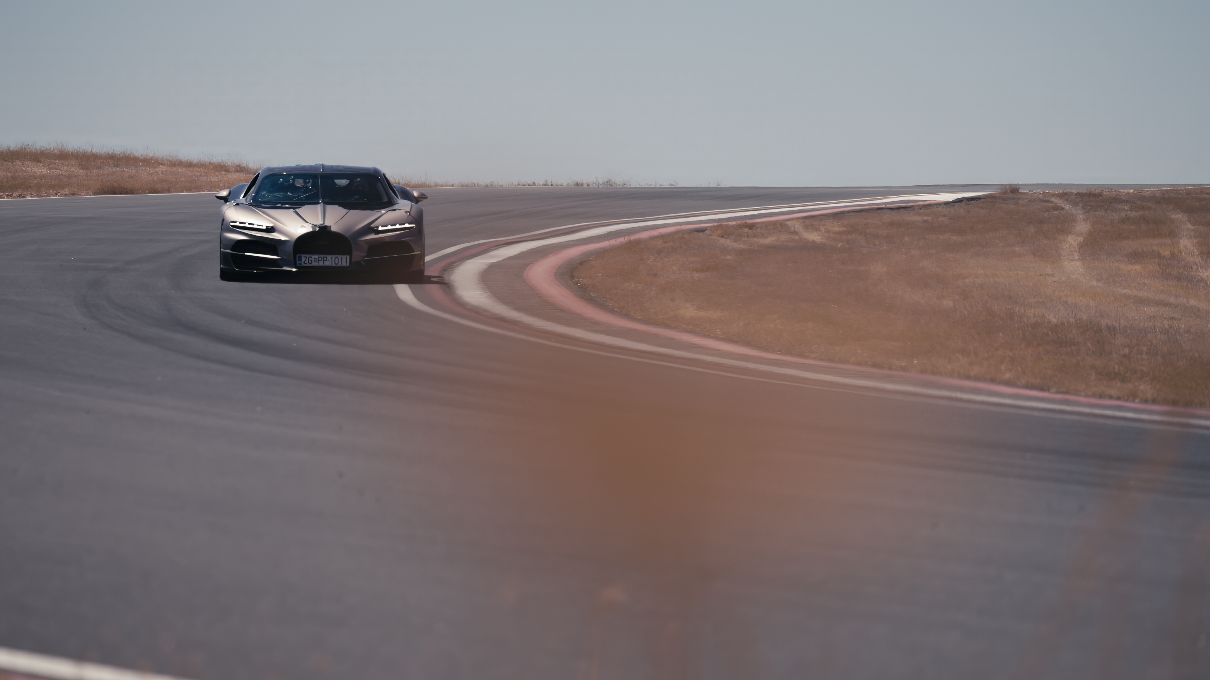 Der BUGATTI TOURBILLON auf der Rennstrecke von Sevilla, Spanien – Sommer 2026.